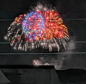 オープンキャンパスの帰りに偶然見えた花火